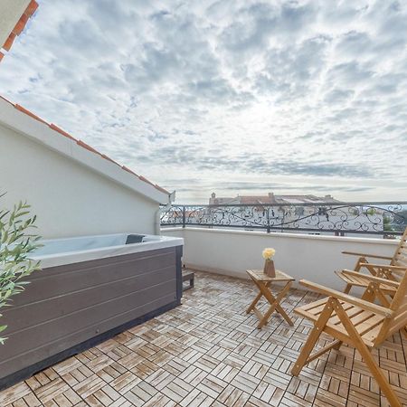 Lo͝Or Luxury Retreat Hotell Stobreč Exteriör bild