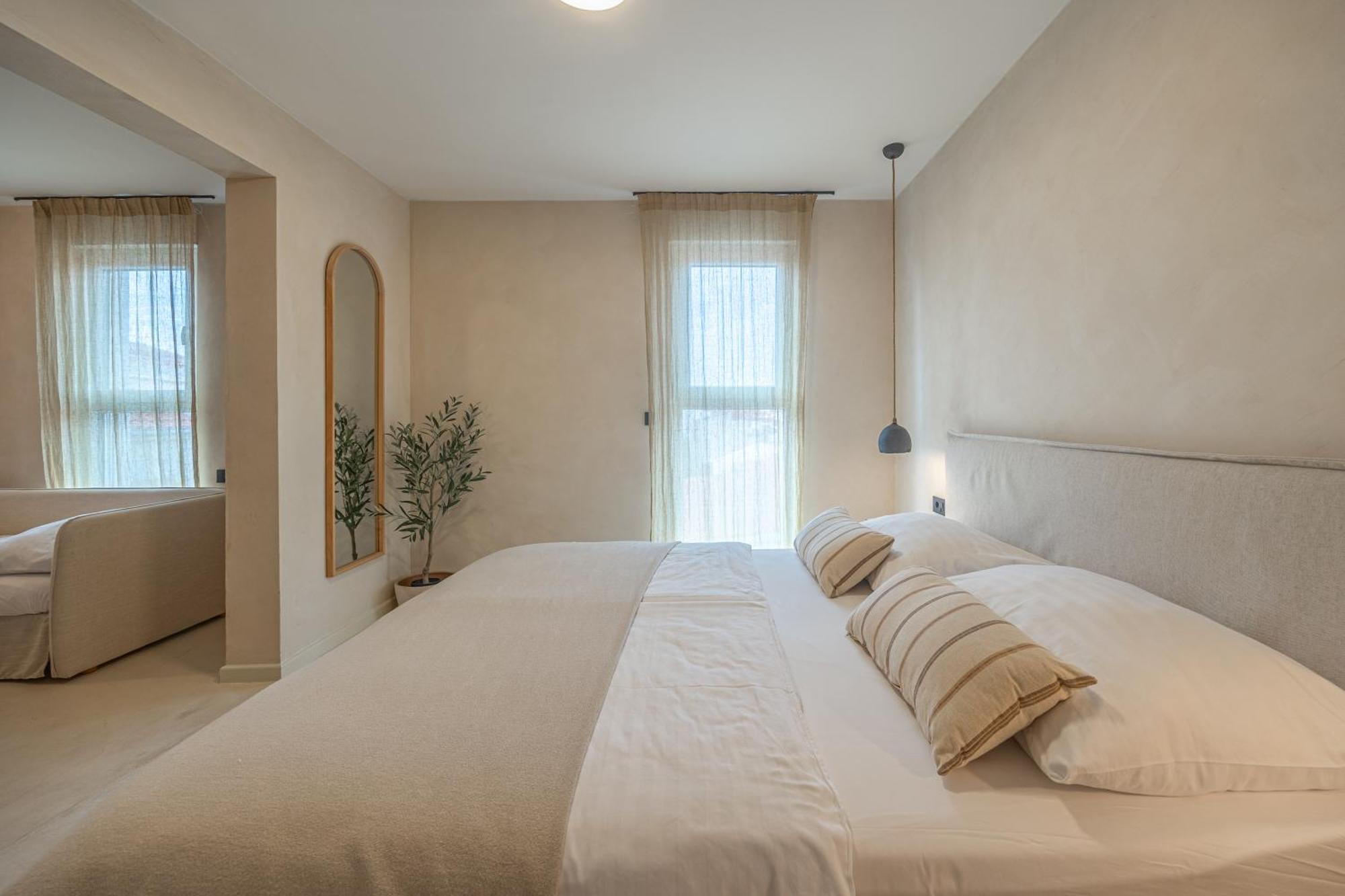 Lo͝Or Luxury Retreat Hotell Stobreč Exteriör bild